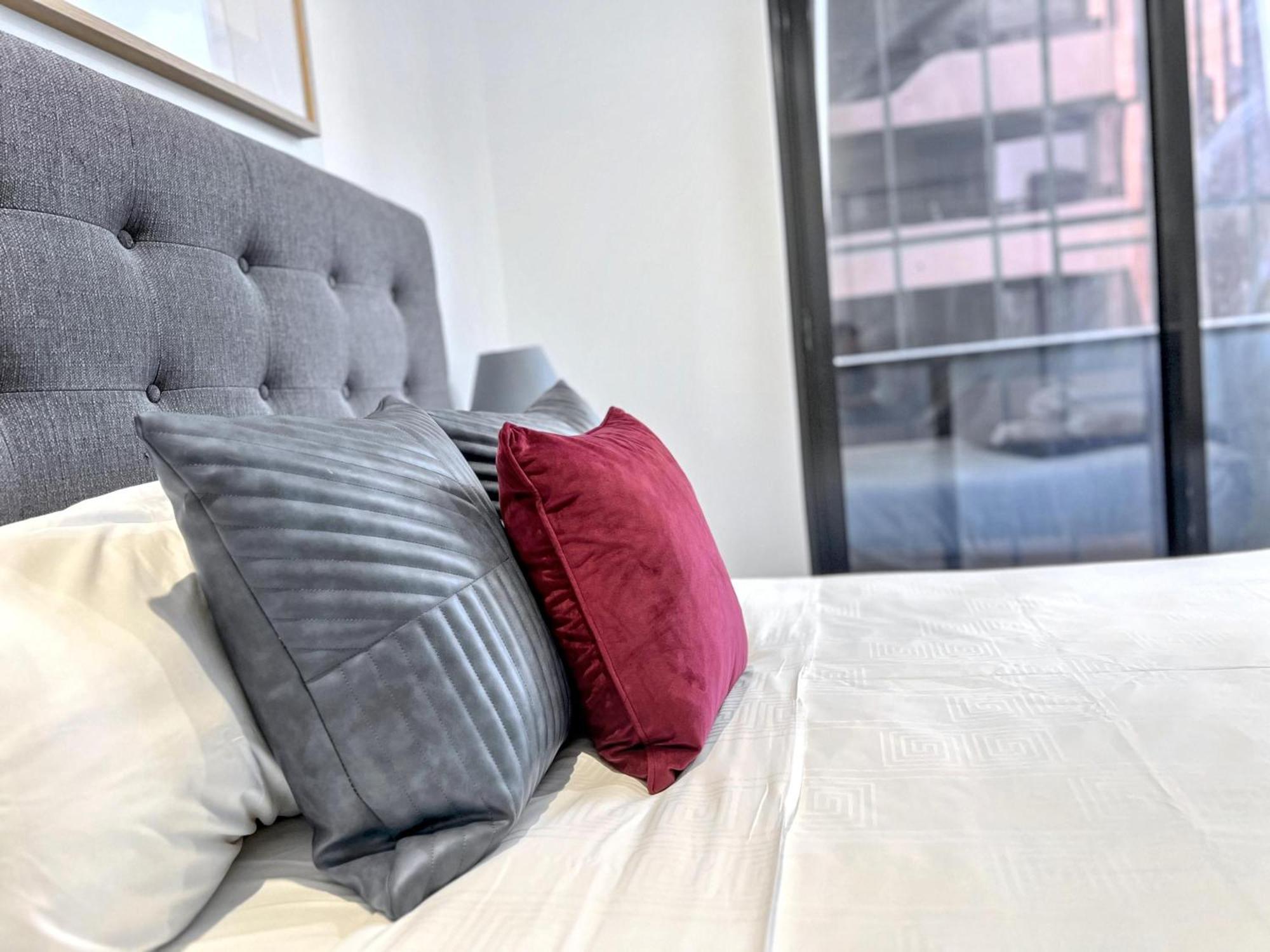My80 Apartment Located In The Inner Of Melbourne Cbd, Melbourne